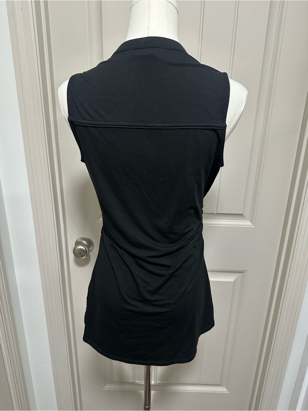 White House Black Market Black Sleeveless Top - Picture 4 of 5